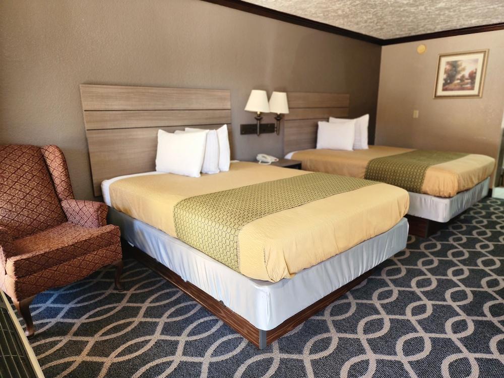 Executive Inn - photo 9