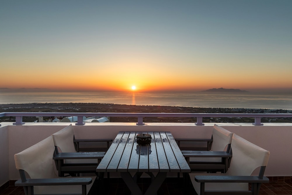 Zorbas Hotel Santorini