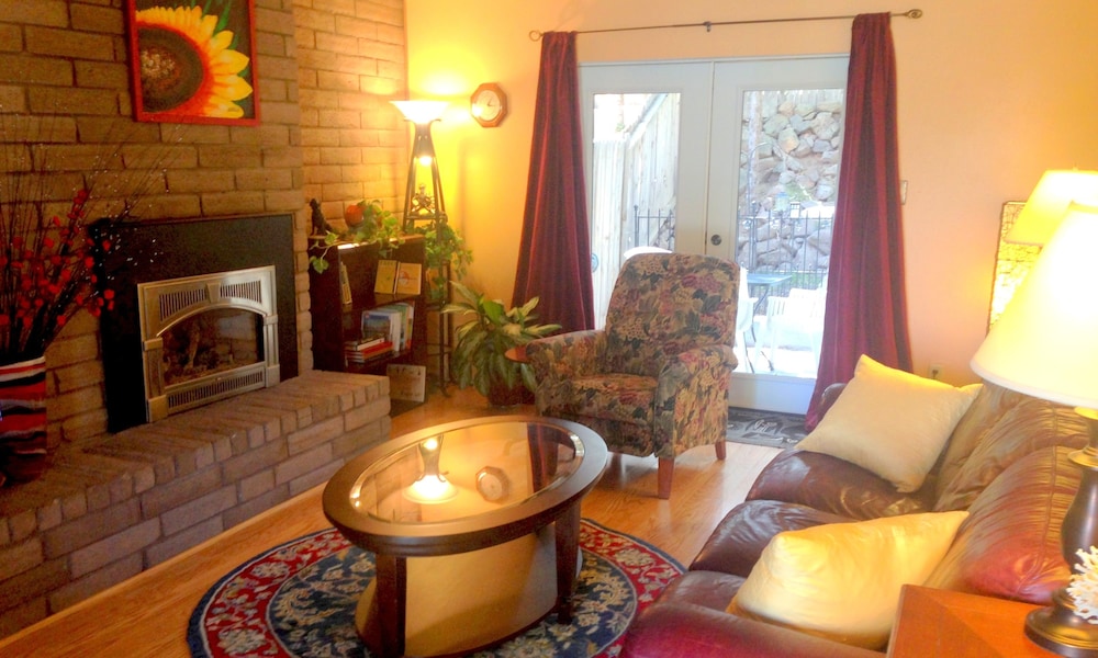 Los Alamos Flats — 4-Star Luxury Hotel in Los Alamos, United States
