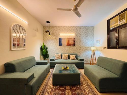 2 BR 1000 sq ft apartment near Max Hospital Saket — 4-Star Luxury Hotel in New Delhi, India