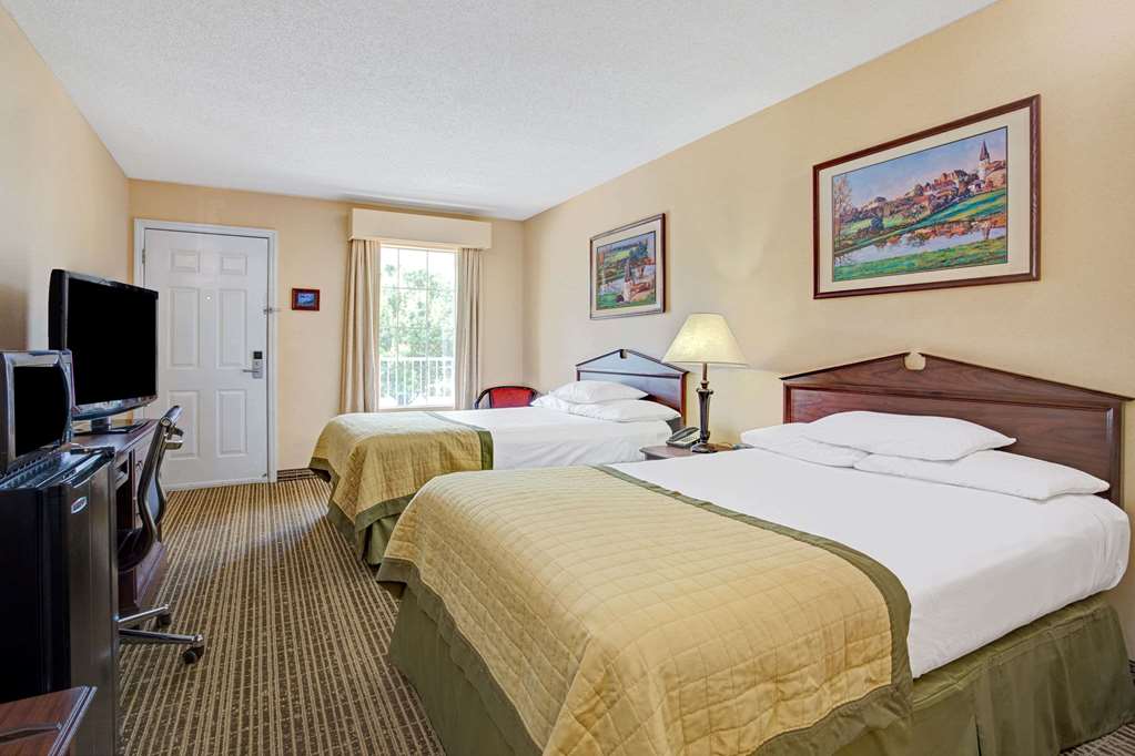Baymont by Wyndham Smithfield - photo 9