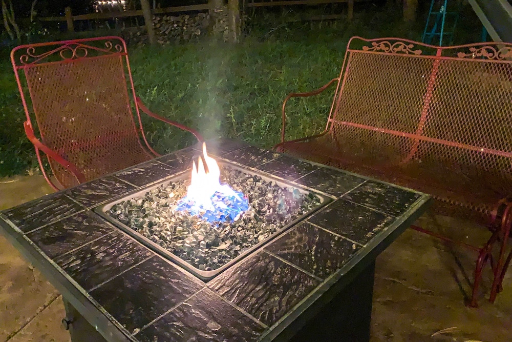 Serene Monument Sanctuary w Patio & Fire Pit - photo 7