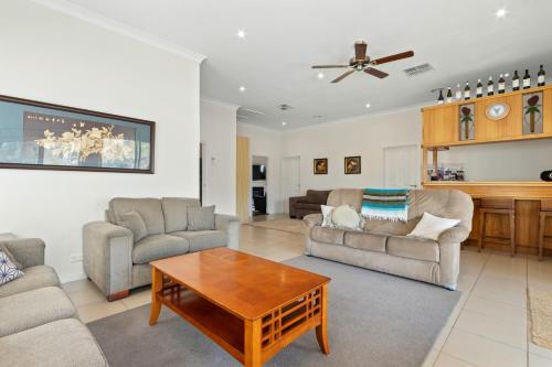 Lambert Estate Retreat — Angaston — photo 3
