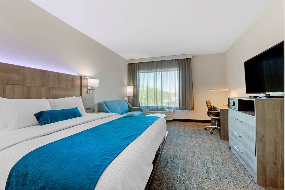 Best Western Plus Executive Residency Phoenix North Happy Valley - photo 11