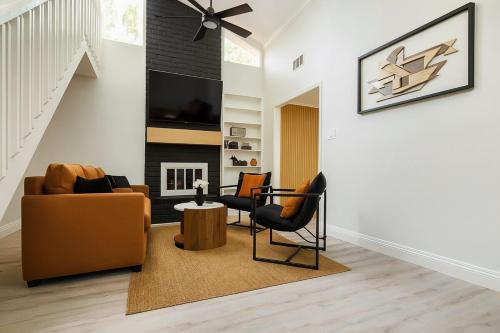 Modern Retreat for Families with Games & Outdoor Fun in Houston, United States