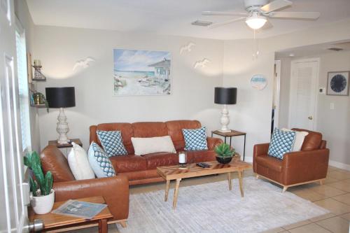 Naples Park Oasis Cozy Two Bedroom Apartment — 4-Star Luxury Hotel in Naples, United States