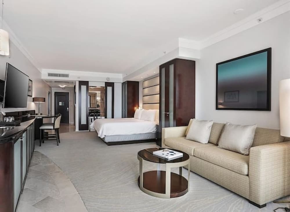 FontaineBleau Resort Ocean plus Bay View w Balcony - photo 2