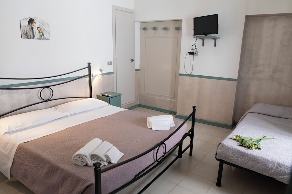 Hotel Il Vicoletto — Assisi — photo 4