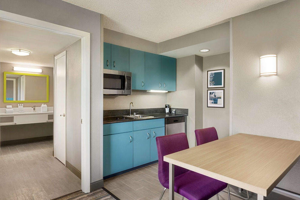 Hampton Inn & Suites Fort Lauderdale Airport - photo 18