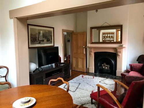 Eliza cottage — 4-Star Luxury Hotel in Hobart, Australia