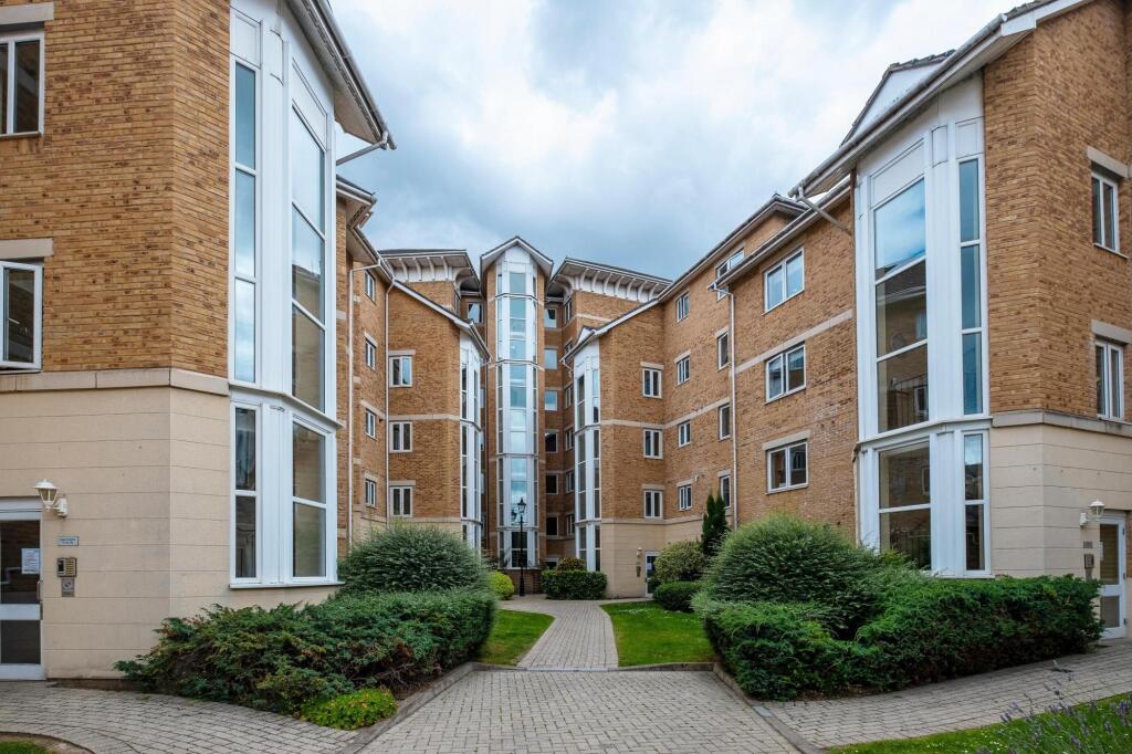 Reading Town Center River View Serviced Apartments