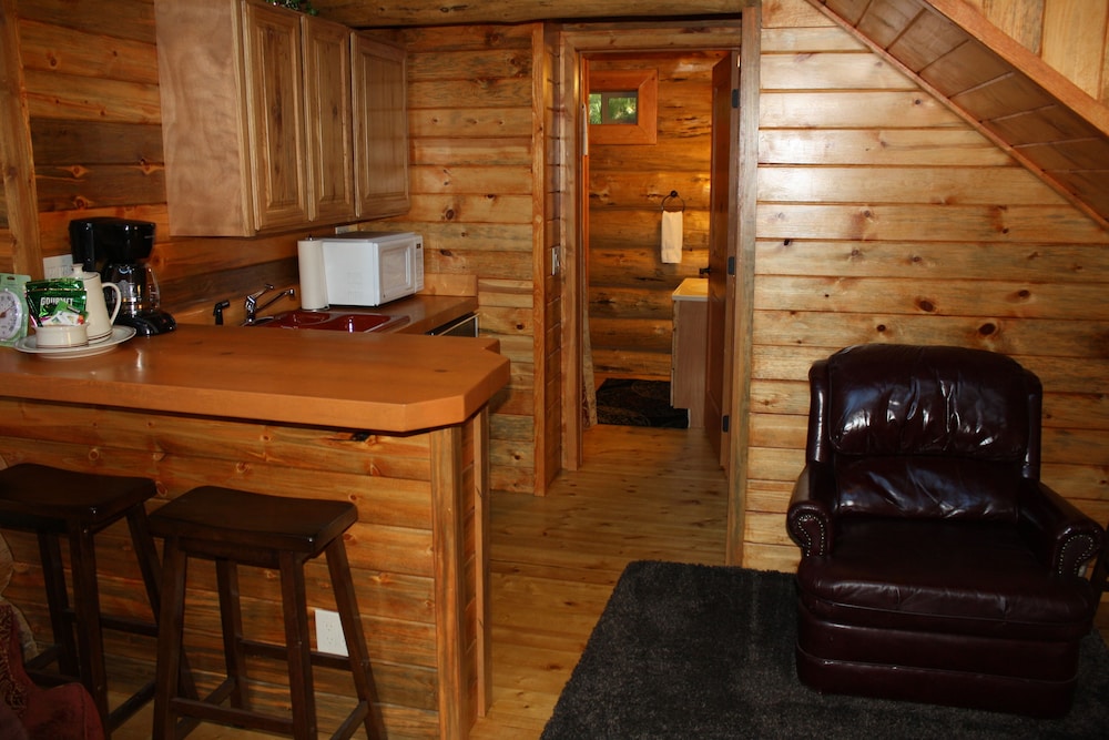 Hearthstone Elegant Lodge by the River - photo 26