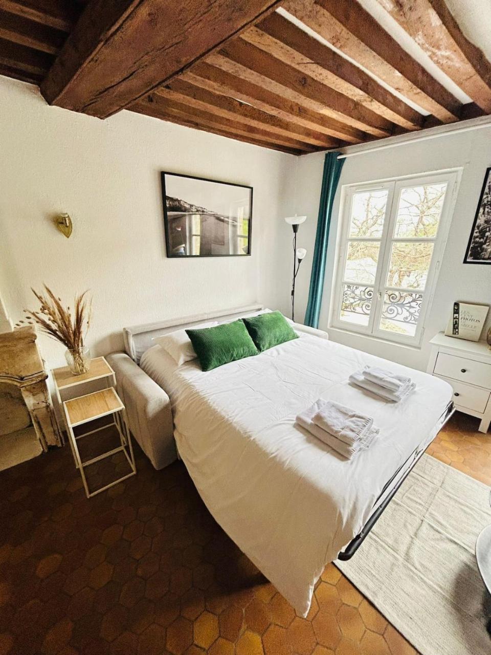 Superbe Loft de Charme Centre Ancien in Caen, France