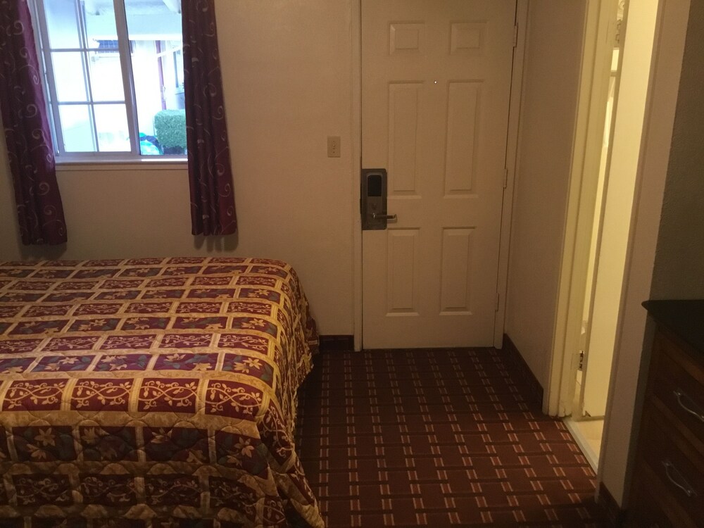Jerry's Motel Oakdale - photo 3