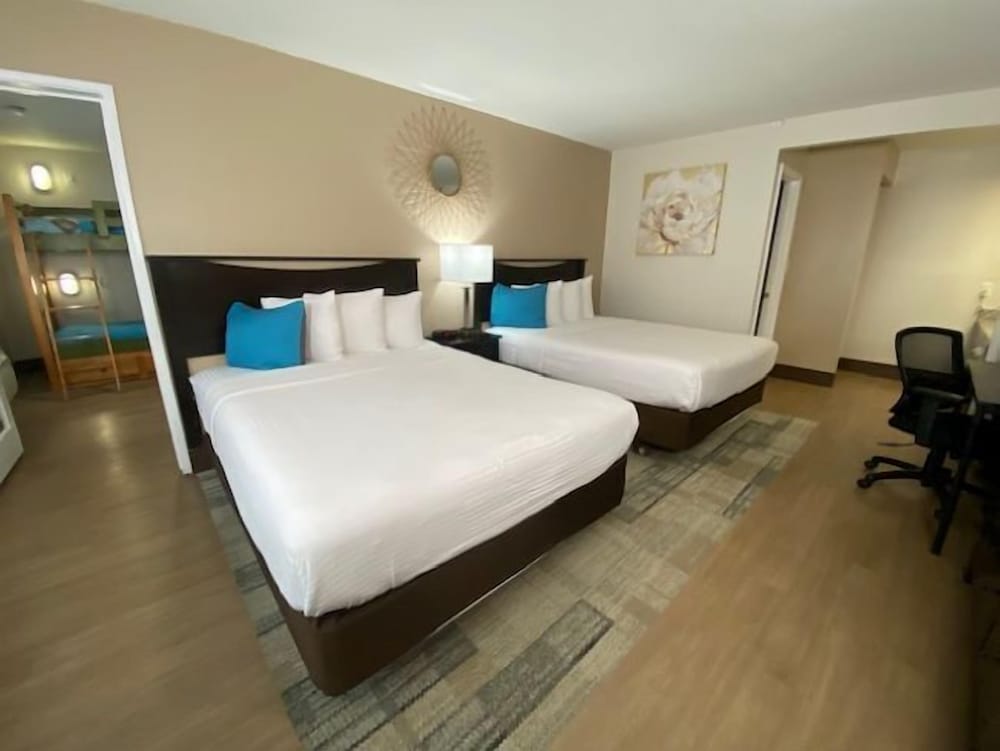 Stanford Inn & Suites Anaheim - photo 14