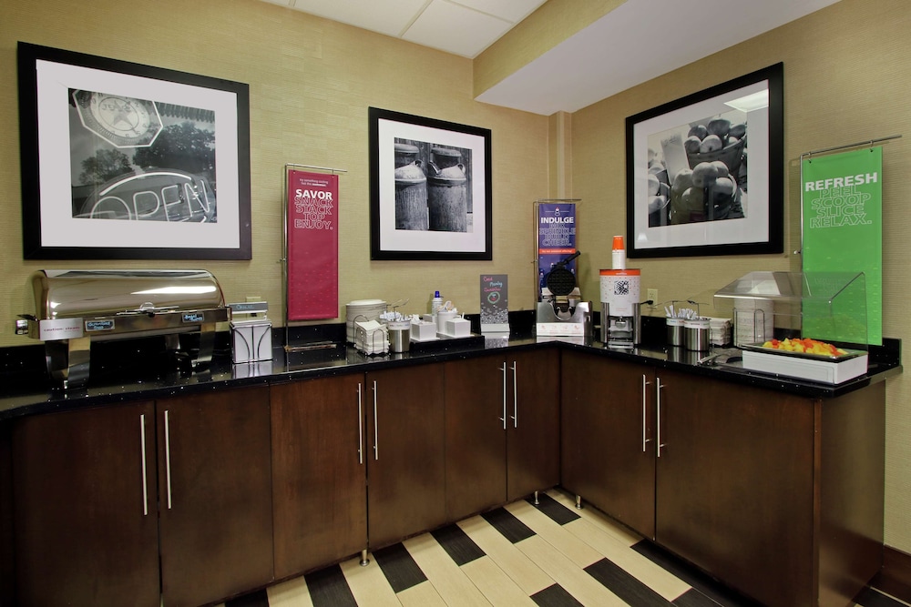 Hampton Inn Ashtabula - photo 34