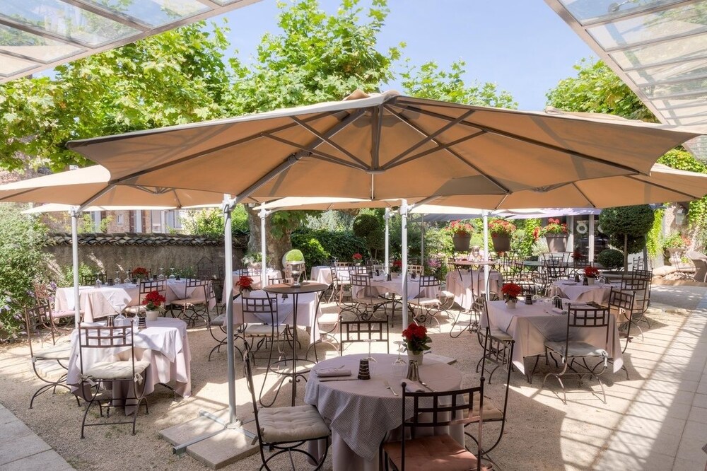 Charme & Business Ho Tel Lyon — 4-Star Luxury Hotel in Limonest, France