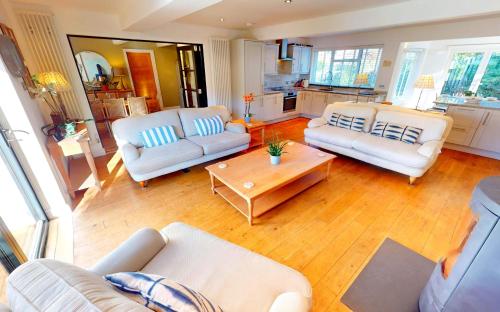 Croyde Surfsup 5 Bedrooms — 4-Star Luxury Hotel in Braunton, United Kingdom