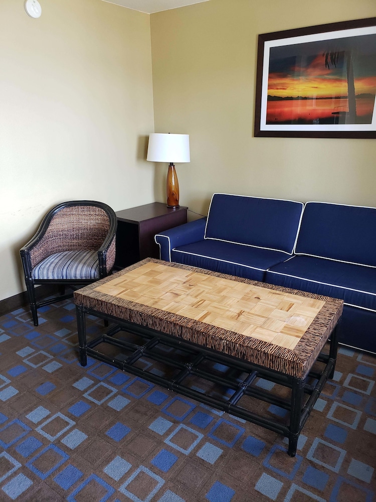 The Nautical Beachfront Resort - photo 16