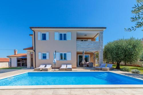 Villa Terlevic — 4-Star Luxury Hotel in Sveti Lovrec Pazenaticki, Croatia