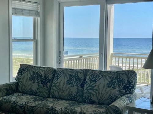 A Place of Grace Sunset Beach Beachfront Pet Friendly Community pool — Eastpoint — photo 5