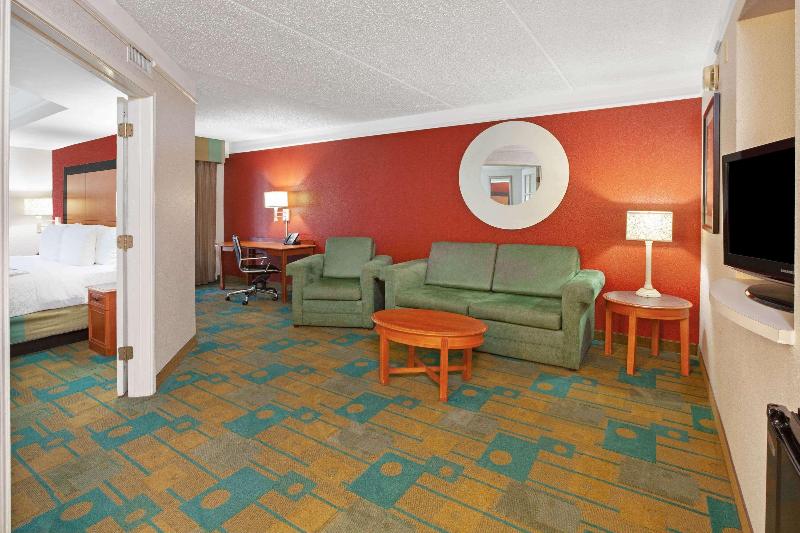 La Quinta Inn & Suites Houston Galleria Area - photo 23