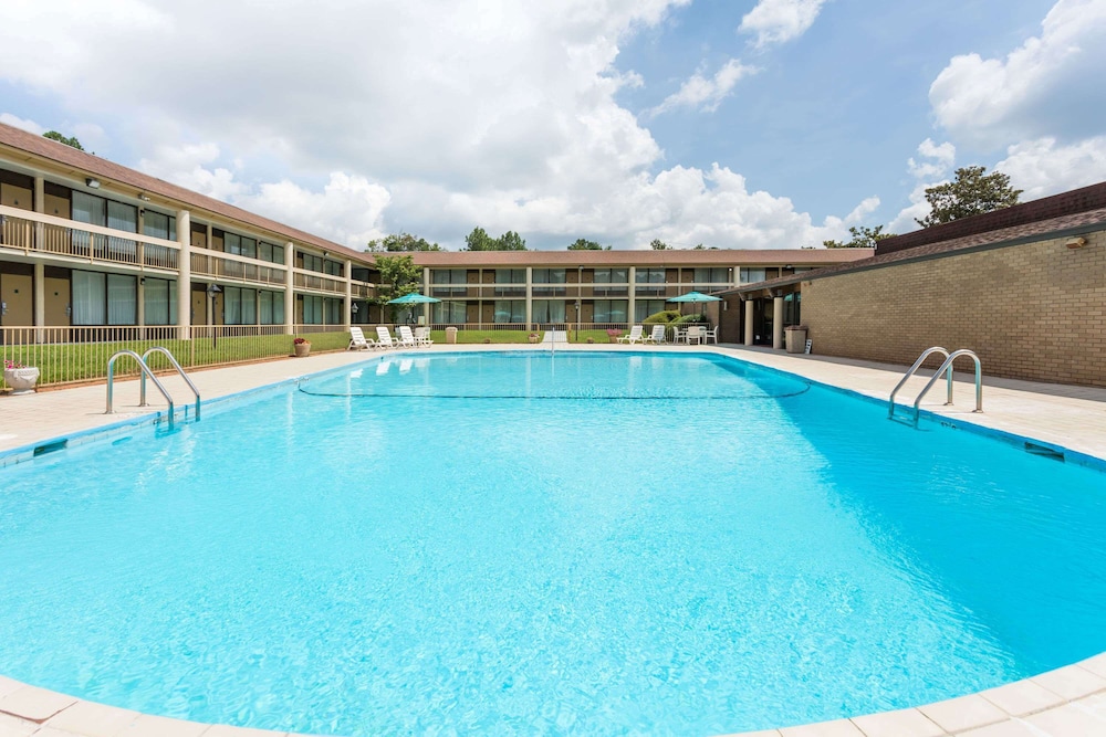 Clarion Inn Southern Pines Pinehurst - photo 21