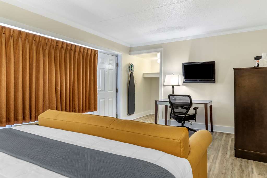Econo Lodge Conway Central - photo 7