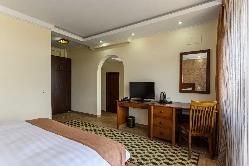 . Deny Inn Resort Spa — Zarnesti — photo 4