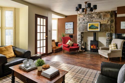 Finest Retreats Awelon Large Cottage to sleep 10 with Hot Tub — 4-Star Luxury Hotel in Porthmadog, United Kingdom
