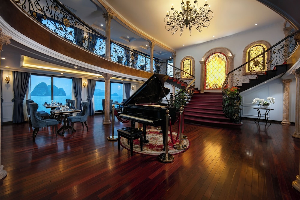 Le Theatre Cruise — 5-Star Luxury Hotel in Ha Long, Vietnam