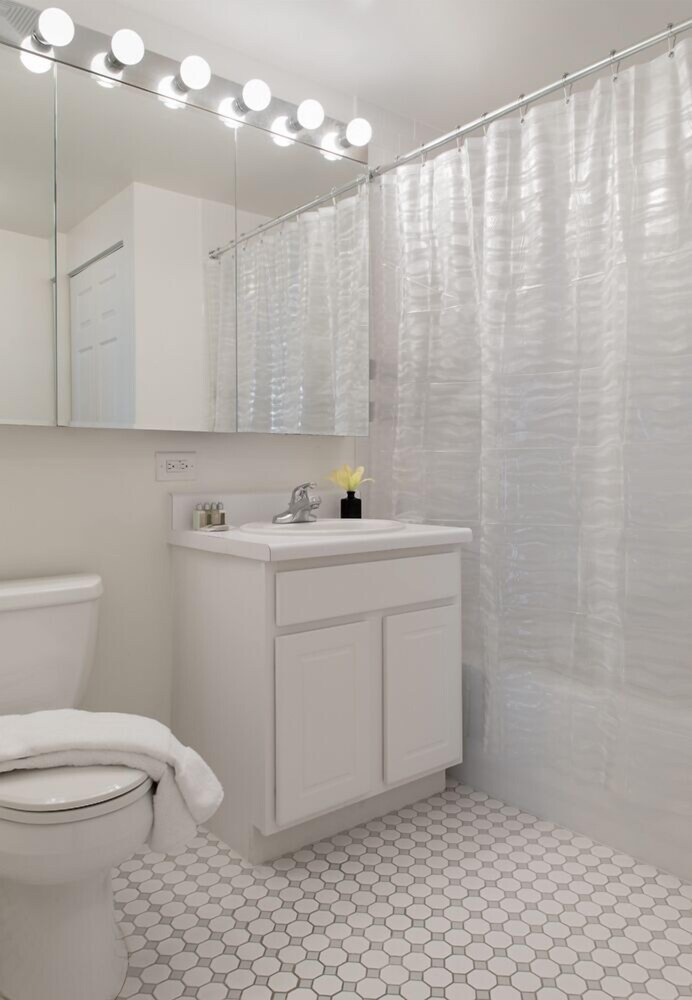 Furnished Quarters at Grove Pointe - photo 13
