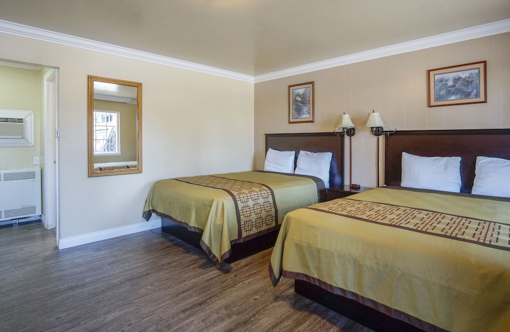 Charm Motel & Suites - photo 32