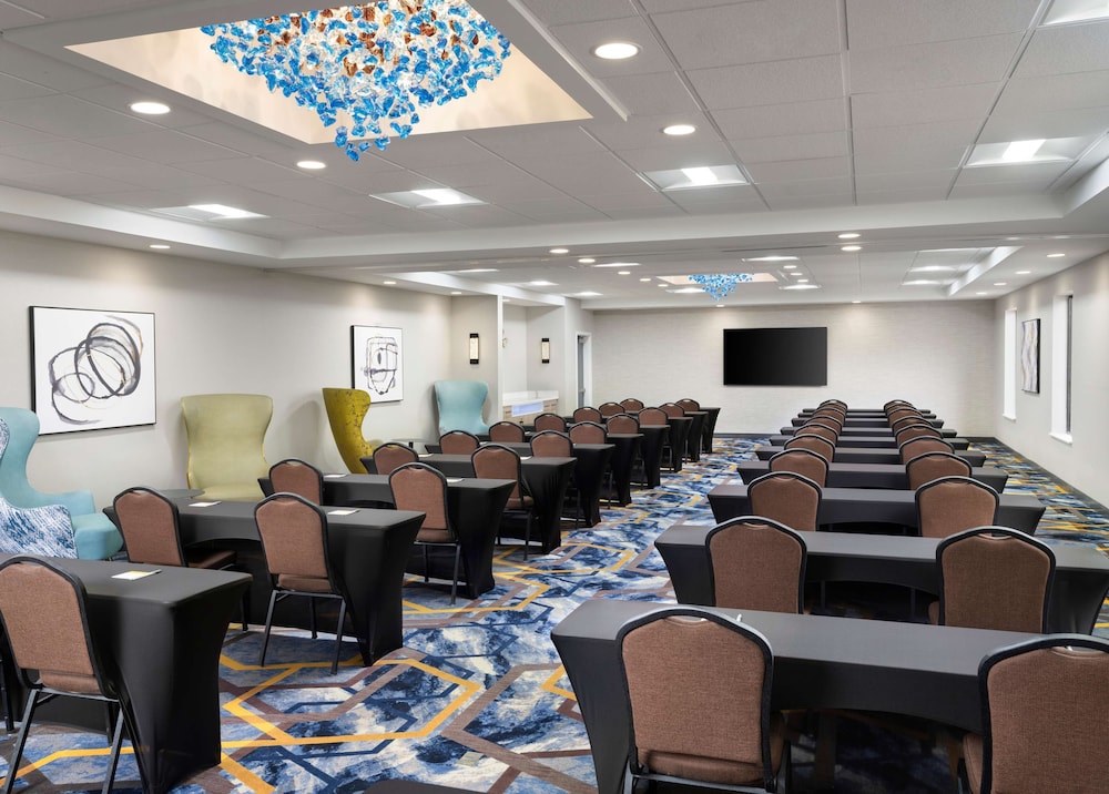 Hampton Inn & Suites Dallas Dfw Arpt W Sh 183 Hurst - photo 35