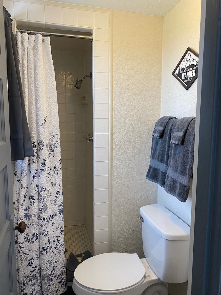 Lamplighter Cabins & Suites - photo 84
