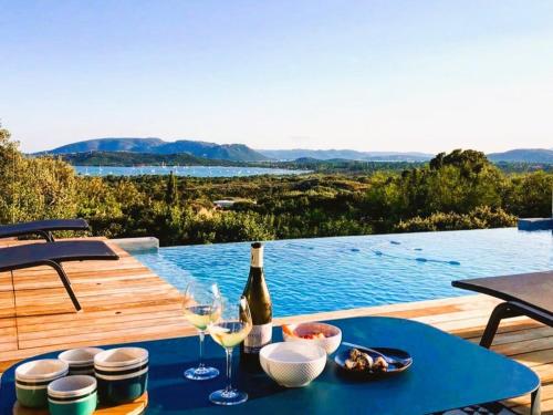 Villa Arazu 10 personnes piscine chauffée vue mer 15 minutes à pieds plage — 4-Star Luxury Hotel in Zonza, France