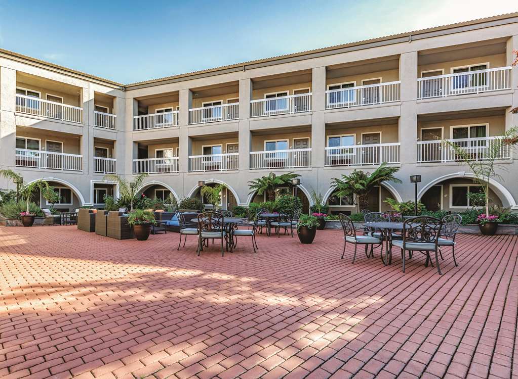 La Quinta Inn & Suites by Wyndham San Francisco Airport West - photo 7