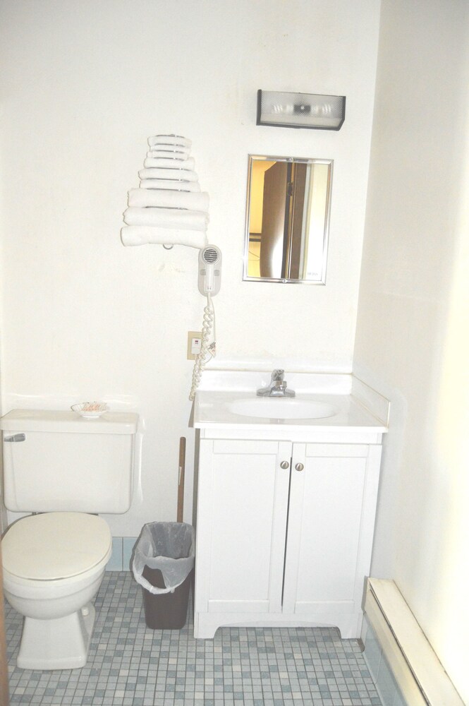 Midway Motel - photo 8
