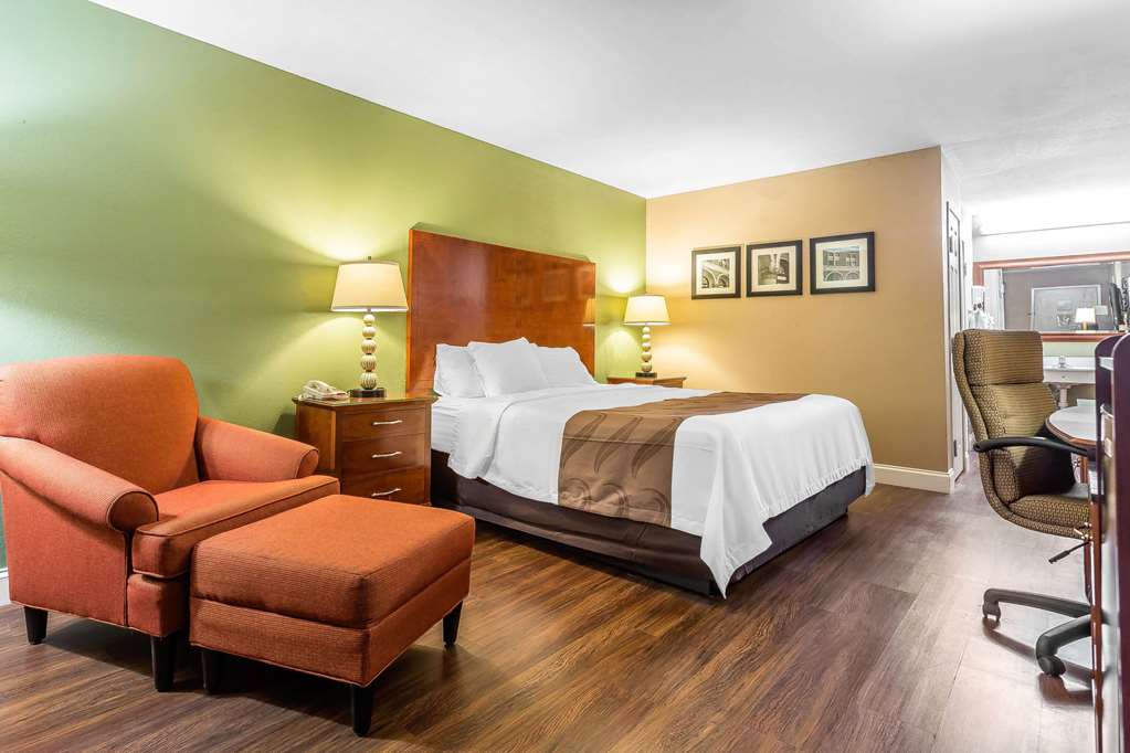 Quality Inn & Suites near Robins Air Force Base - photo 18