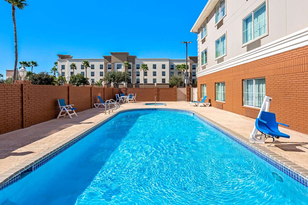 La Quinta Inn & Suites by Wyndham Pharr North McAllen - photo 9