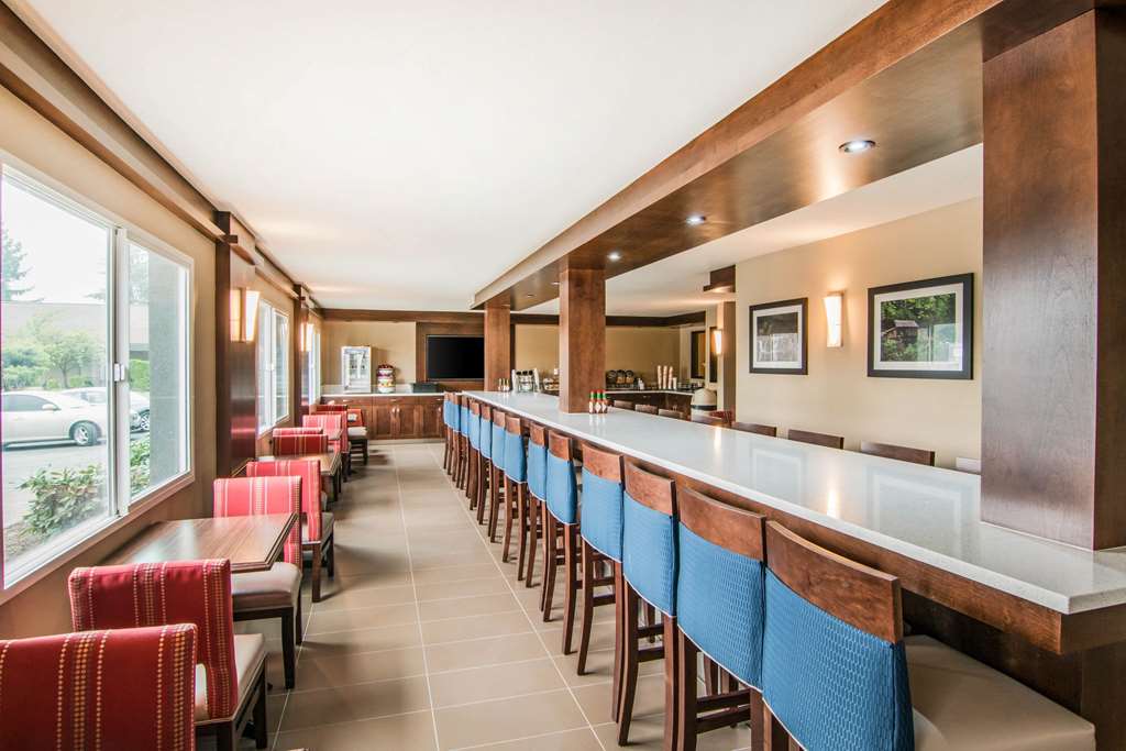 Comfort Inn & Suites Vancouver Downtown City Center - photo 33