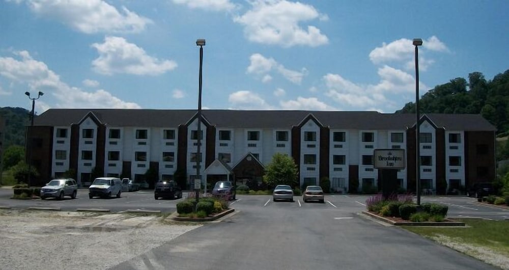 Quality Inn & Suites Prestonsburg next to Mountain Arts Center - photo 19