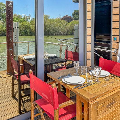 Sejour Unique Sur Un Bateau Marius in Vauvert, France