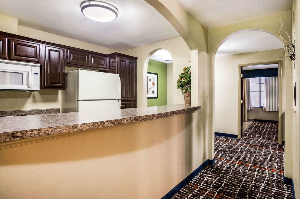 Rodeway Inn & Suites East I 44 - photo 25