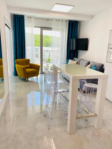 Apartament Międzyzdroje B42 — 4-Star Luxury Hotel in Miedzyzdroje, Poland