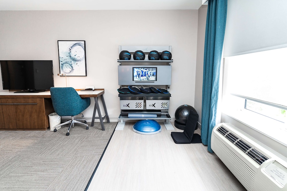 Hilton Garden Inn Fairfax - photo 9