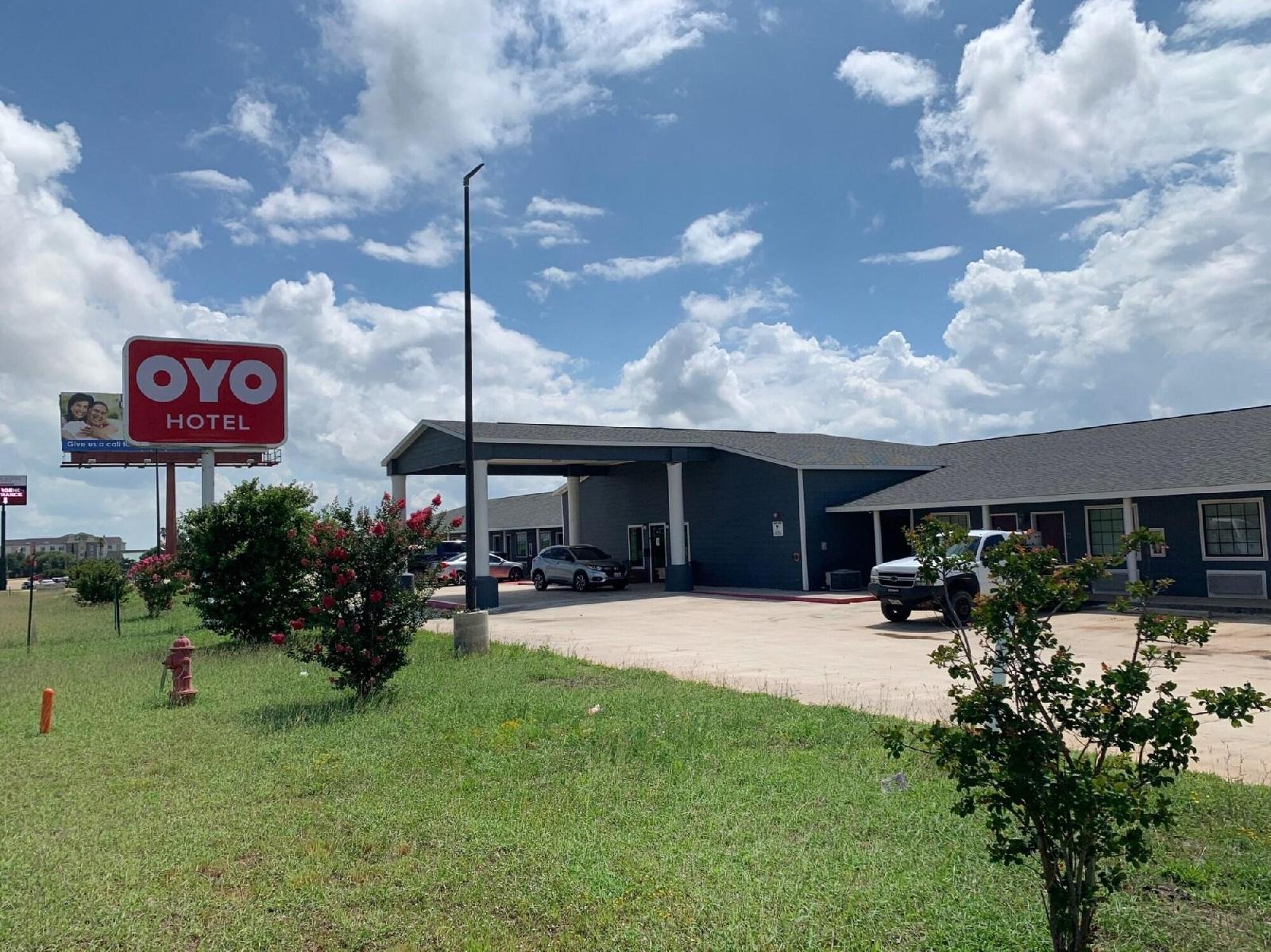 Oyo Hotel Pearsall I 35 West - photo 4