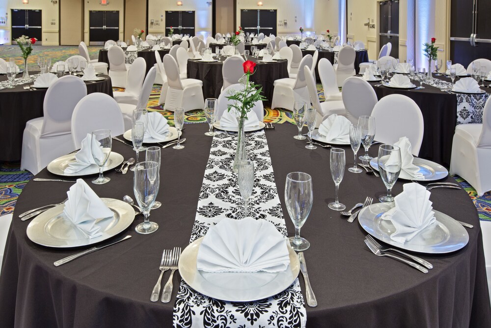 Holiday Inn Evansville Airport - photo 22