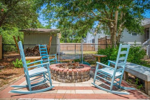 9th Street Sandy Feet by Oak Island Accommodations - photo 12