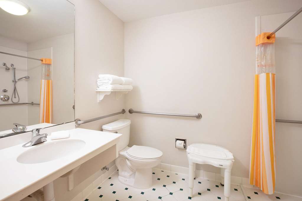 La Quinta Inn & Suites by Wyndham Ocala - photo 19